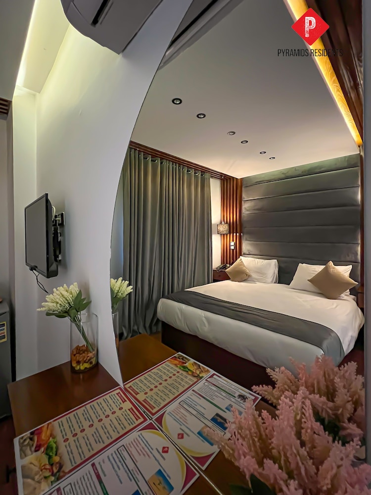 Superior Double or Twin Room, Pyramids View