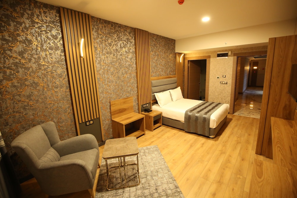 Standard Room, 1 Queen Bed