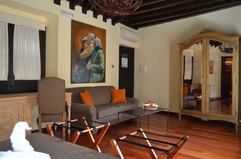 Family Room - Photo 2