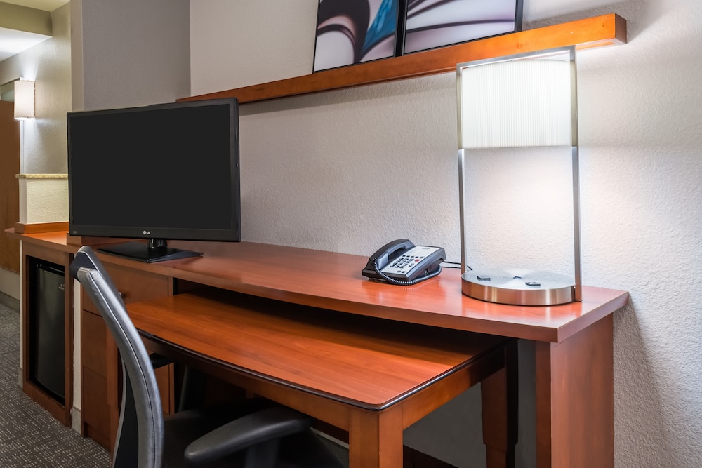 Suite, 1 Bedroom - Photo 2
