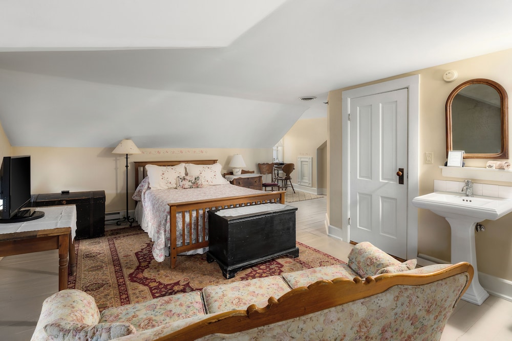 Deluxe Double Room, Private Bathroom (Room 8) photo 1