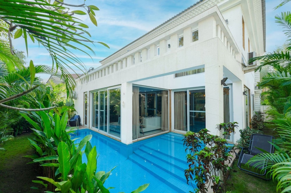 Villa photo 2