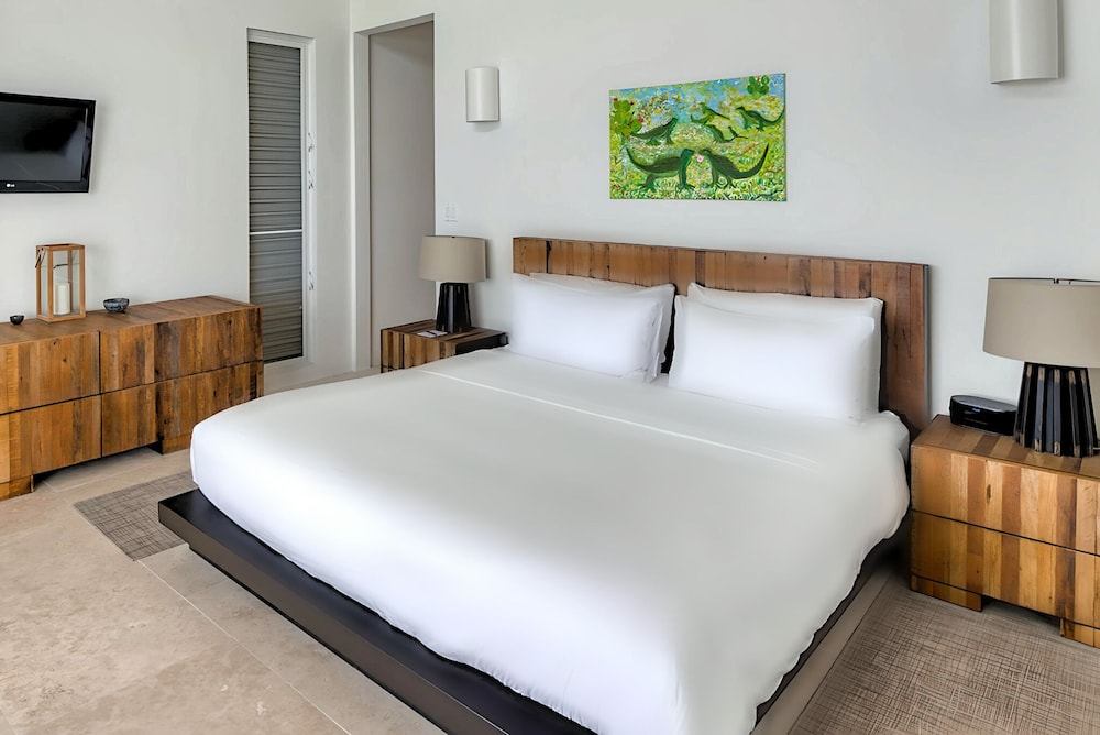 Three Bedroom Peninsula Oceanfront Reef Villa