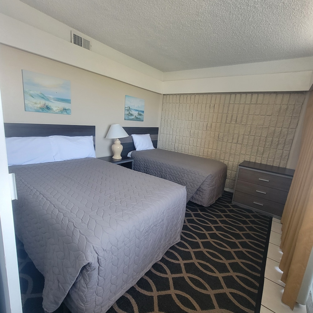 Family Suite, 2 Bedrooms (Oceanfront  - No Pets Allowed) - Photo 2