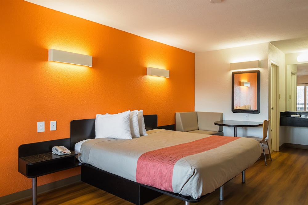 Standard Room, 1 King Bed, Non Smoking - Photo 1