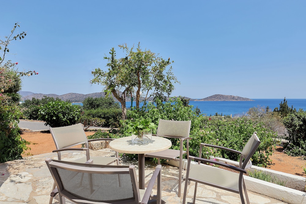 Family Room With Sea View thumbnail 6