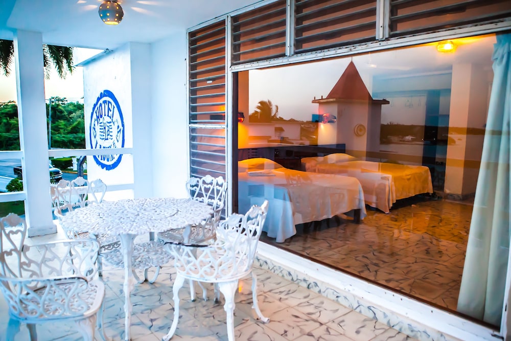 Double Room Lagoon View with Air Conditioning - Photo 3