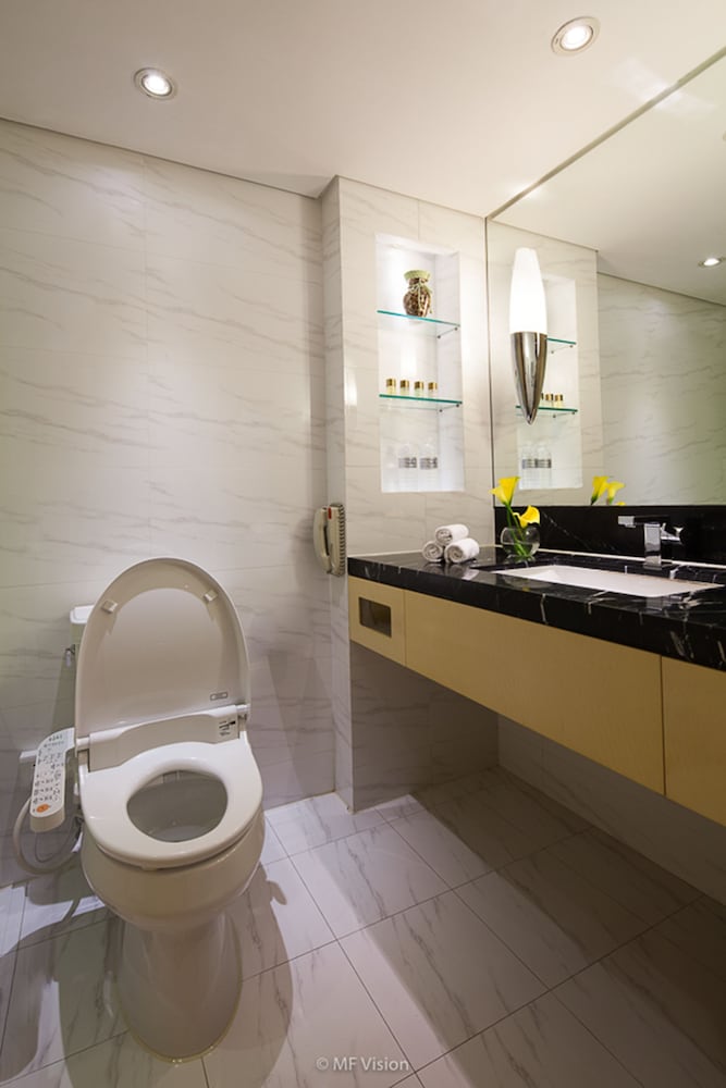 Deluxe Double Room with Washlet - Photo 6