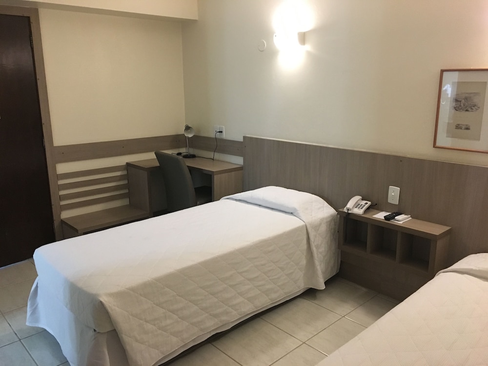 Standard Twin Room - Photo 7