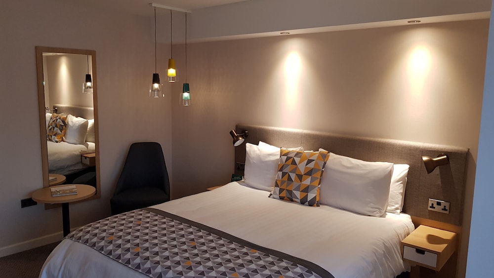 Standard Room, 1 Double Bed, Accessible - Photo 2
