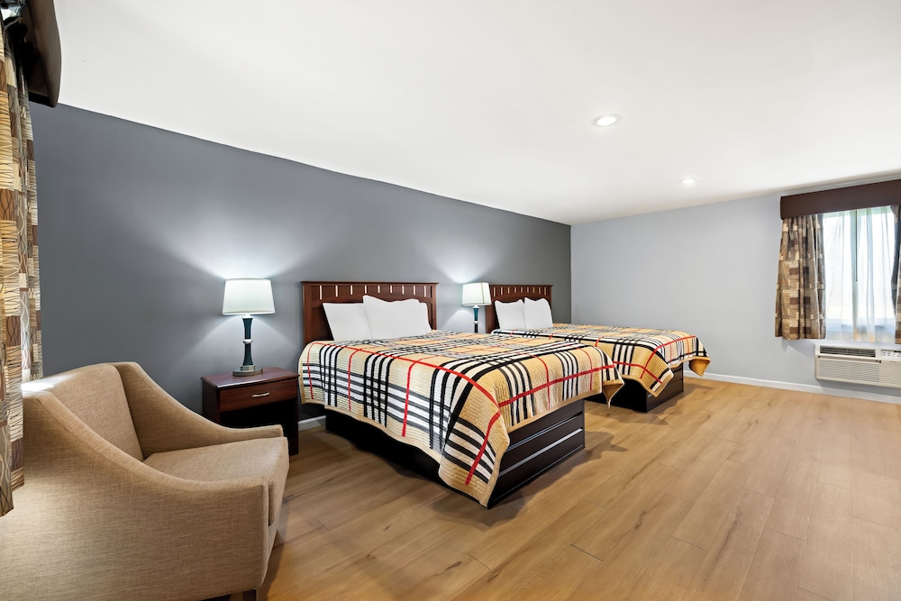 Deluxe Room, 2 Queen Beds, Non Smoking, Kitchenette