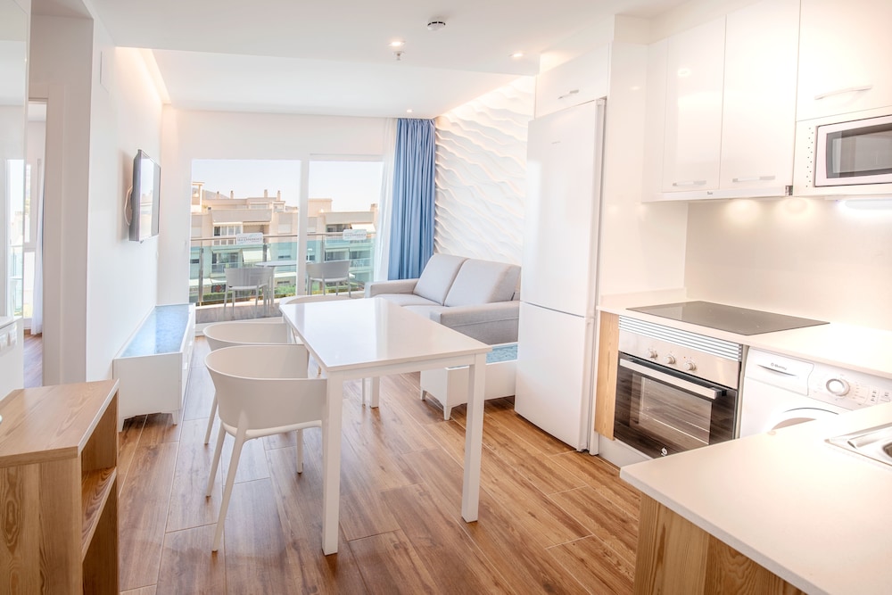 Apartment, 2 Bedrooms, Partial Sea View - Photo 6