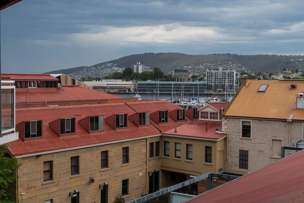 Two Bedroom Sub-Penthouse - IXL Apartments photo 3