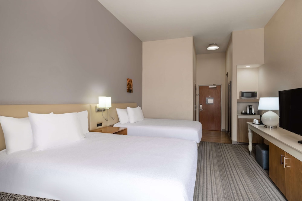 Room, 2 Queen Beds, Non Smoking (Snacks/Drinks) - Photo 4