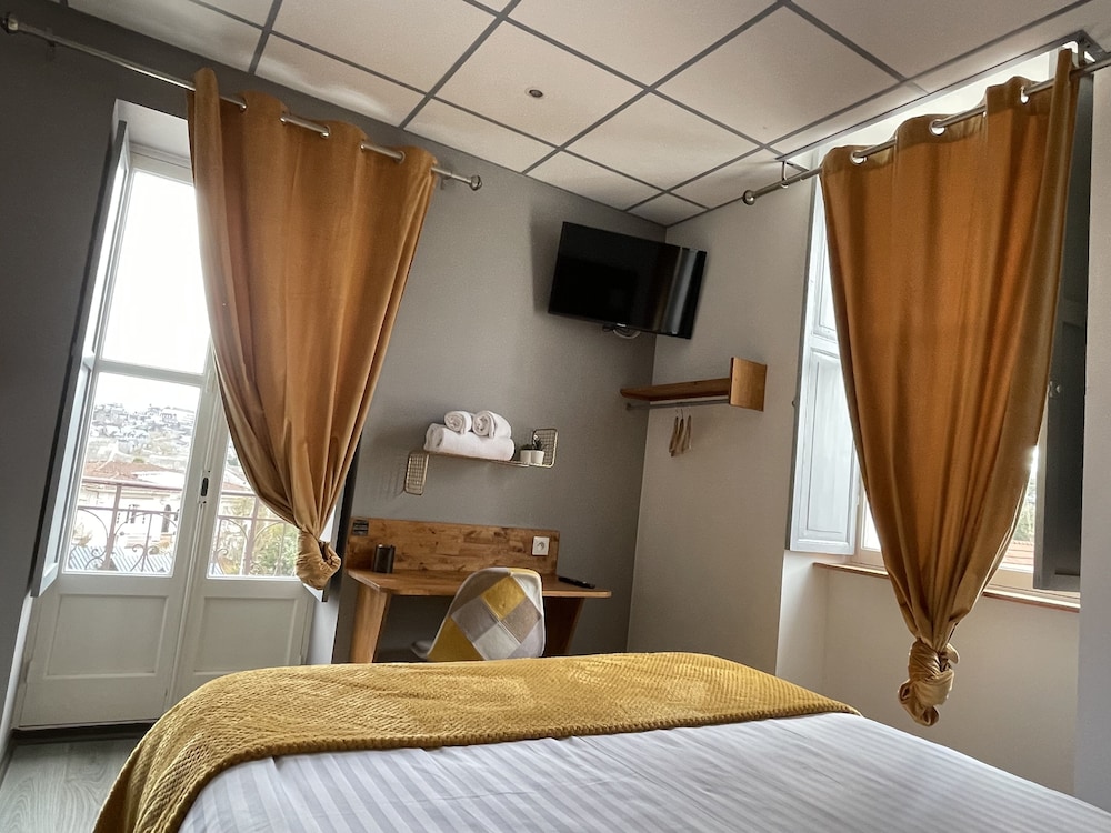 Standard Twin Room - Photo 3