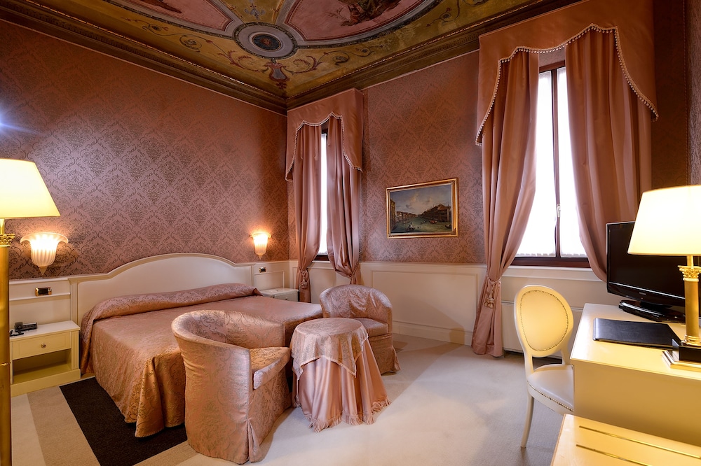 Deluxe Room - Photo 3