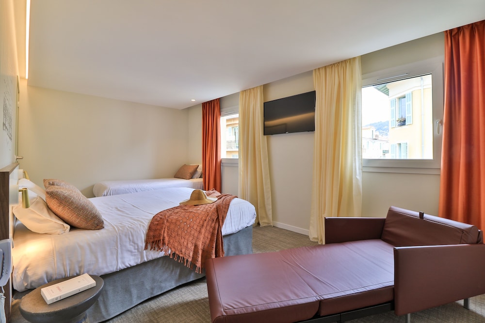 Superior Quadruple Room - Photo 1