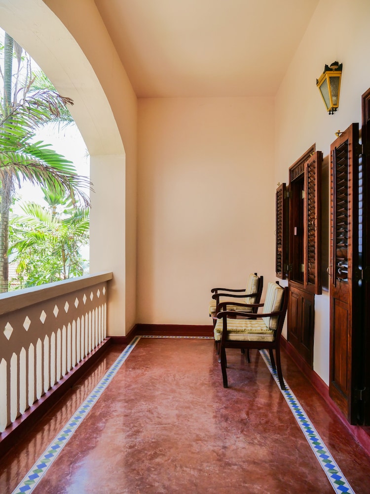 Executive Suite - Photo 8