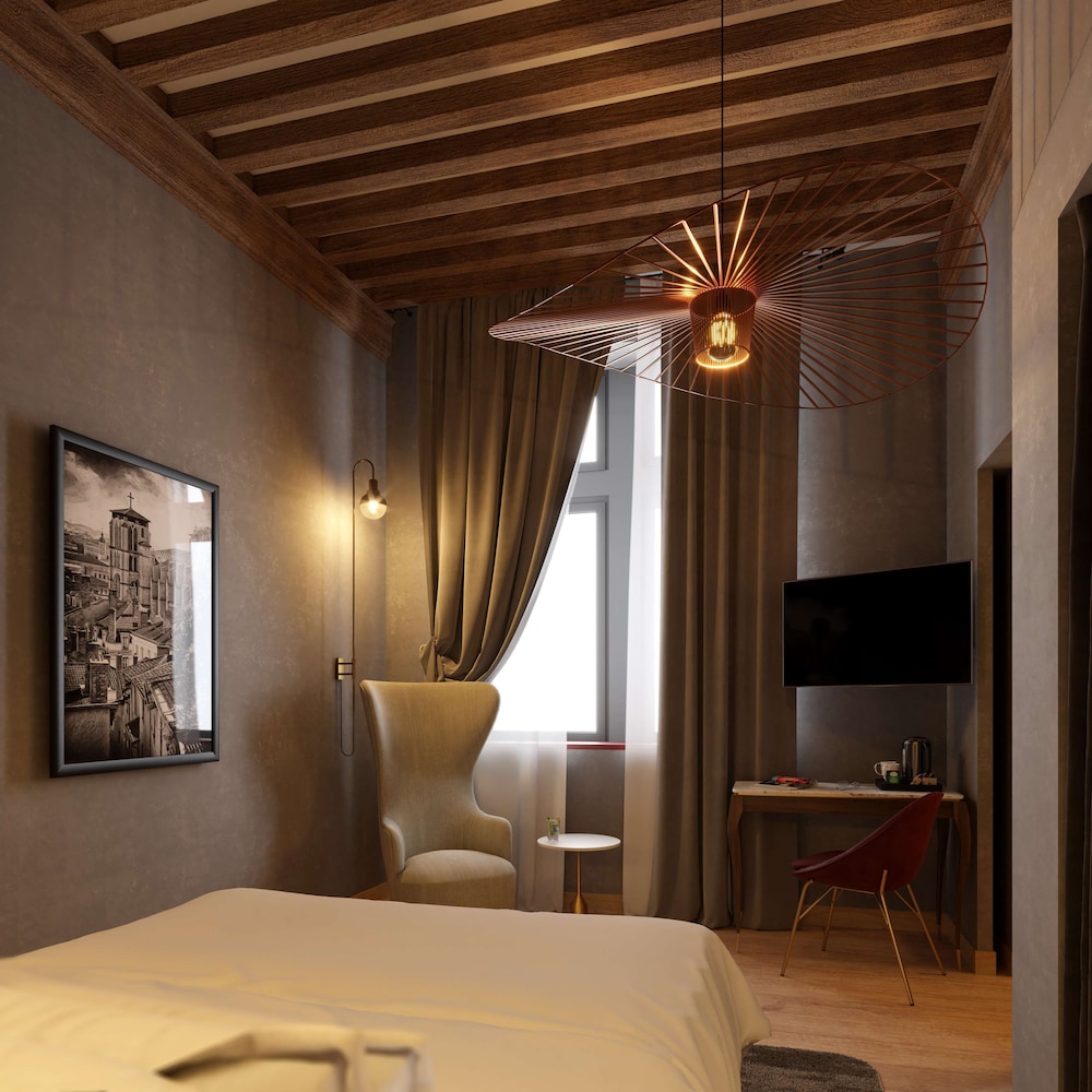 Room (Collection) - Photo 5