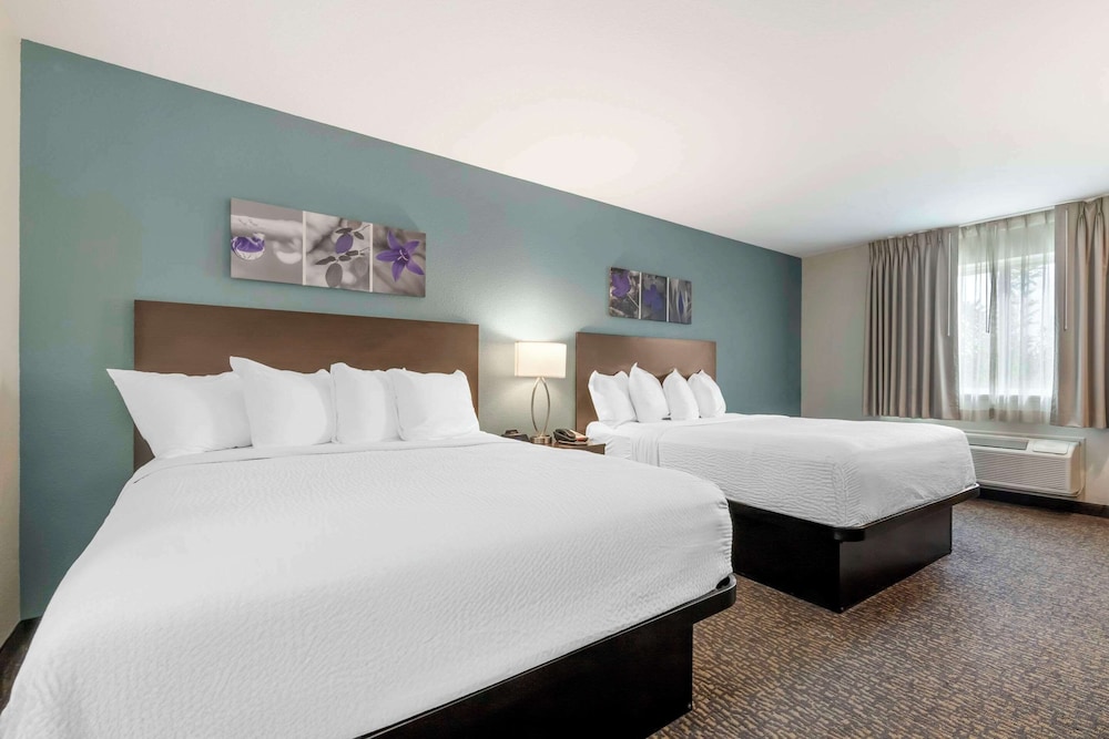 Standard Room, 2 Queen Beds, Non Smoking - Photo 1