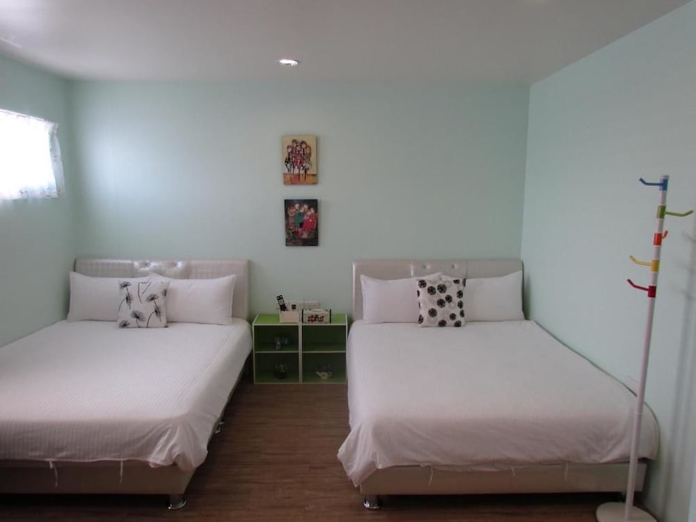 Standard Quadruple Room (302-3f) photo 1