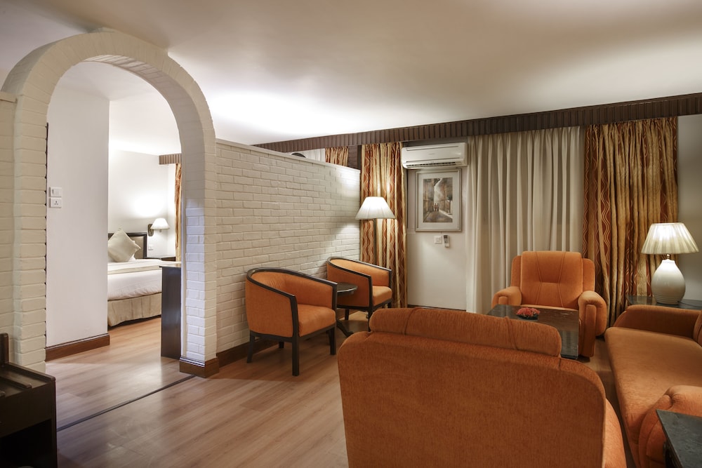 Suite - Photo 3