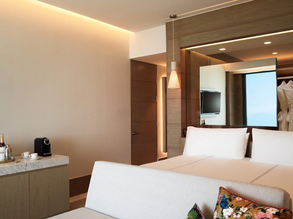 Euphoria King Suite