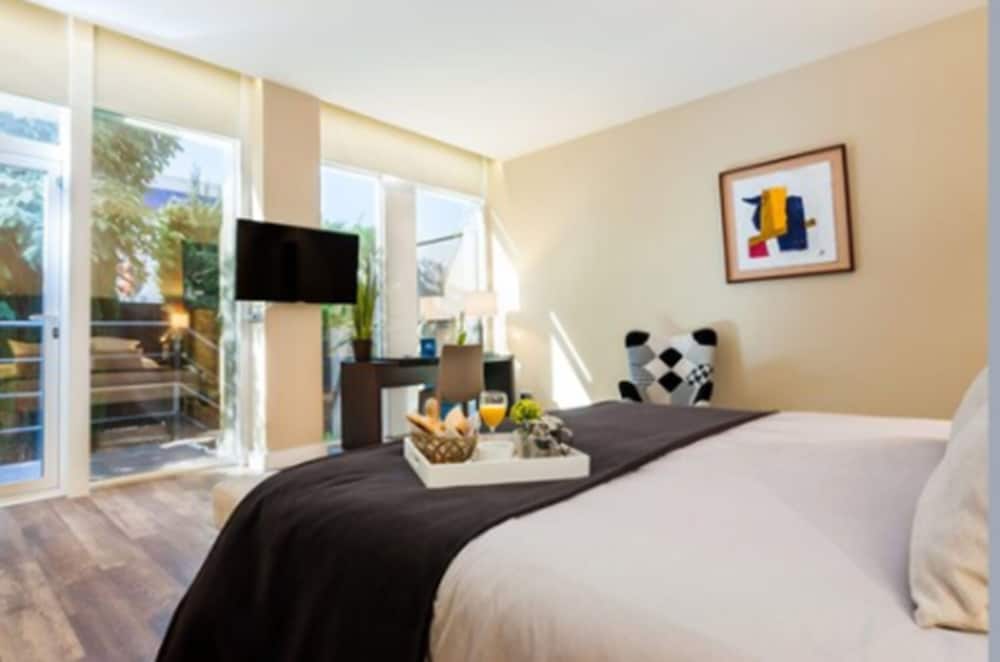 Deluxe Double Room, 1 King Bed, Jetted Tub, Garden View photo 3