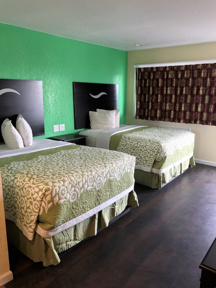 Basic Double Room, 2 Bedrooms, Non Smoking photo 2