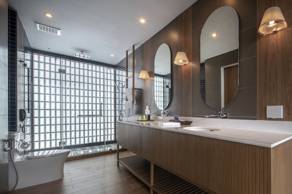 Super Deluxe Room - with Outdoor Bathtub and Large Bathroom Area, Top Floor thumbnail 6