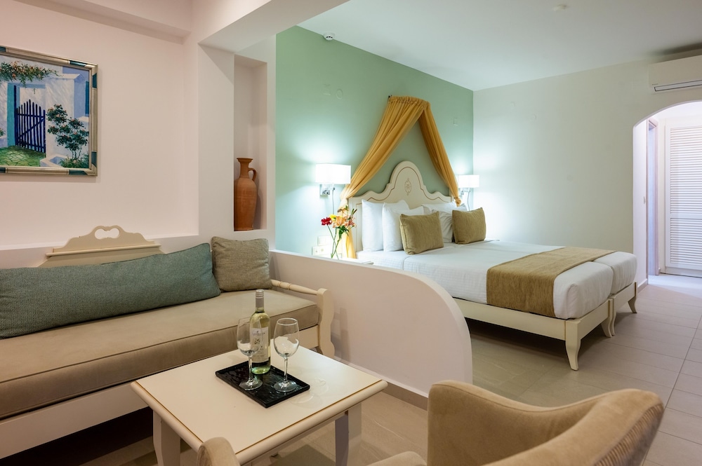 Luxury Superior Room, Garden View - Photo 3