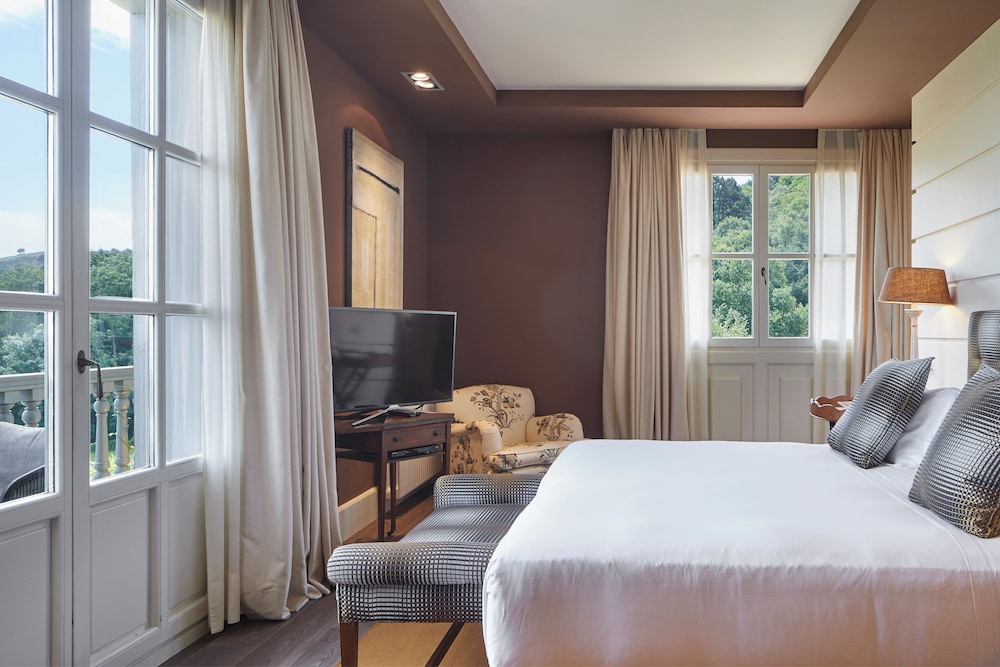 Deluxe Double Room, 1 King Bed, Balcony, Sea View