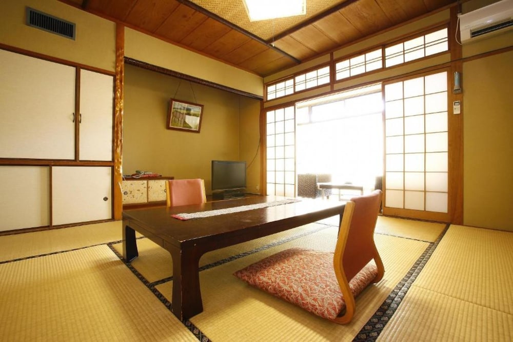 Japanese Room with Shared Bathroom (3rd Floor)