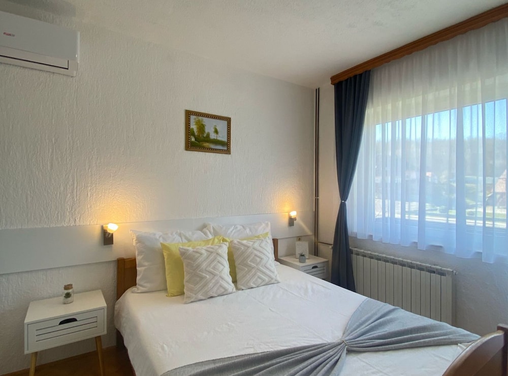 Double Room (Double room with double bed 2)