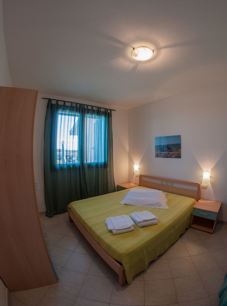 Economy Double or Twin Room, Shared Bathroom