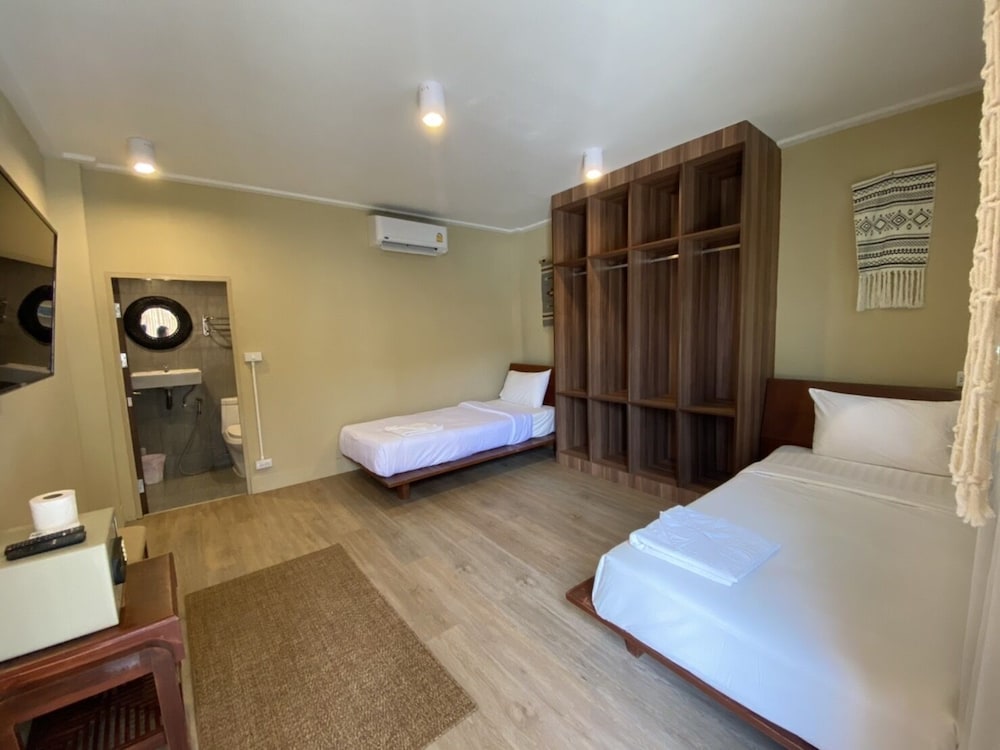 Deluxe Twin Room - Photo 2