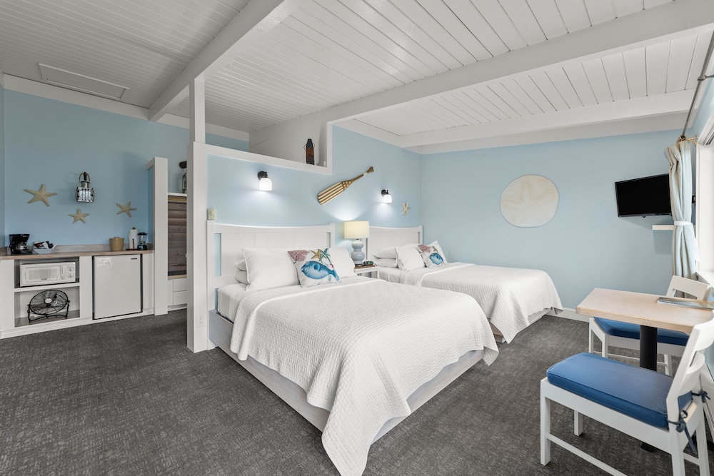 Standard Room, 2 Queen Beds (No Pets)