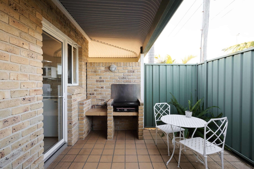 Standard Suite, 1 Bedroom, Non Smoking, Kitchenette (Garden View 3 night min) photo 2
