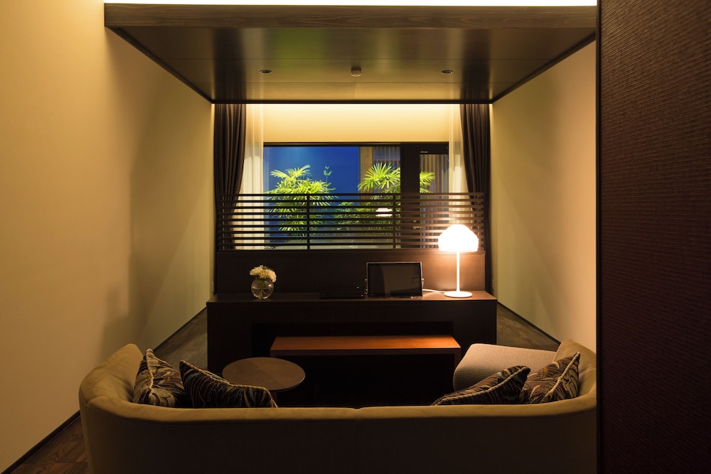 Deluxe Double Room, 1 King Bed, Balcony, Garden View photo 1