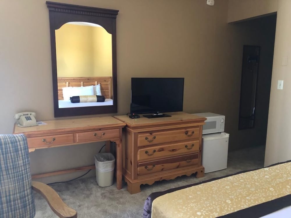 Deluxe Room, 1 Queen Bed - Photo 7