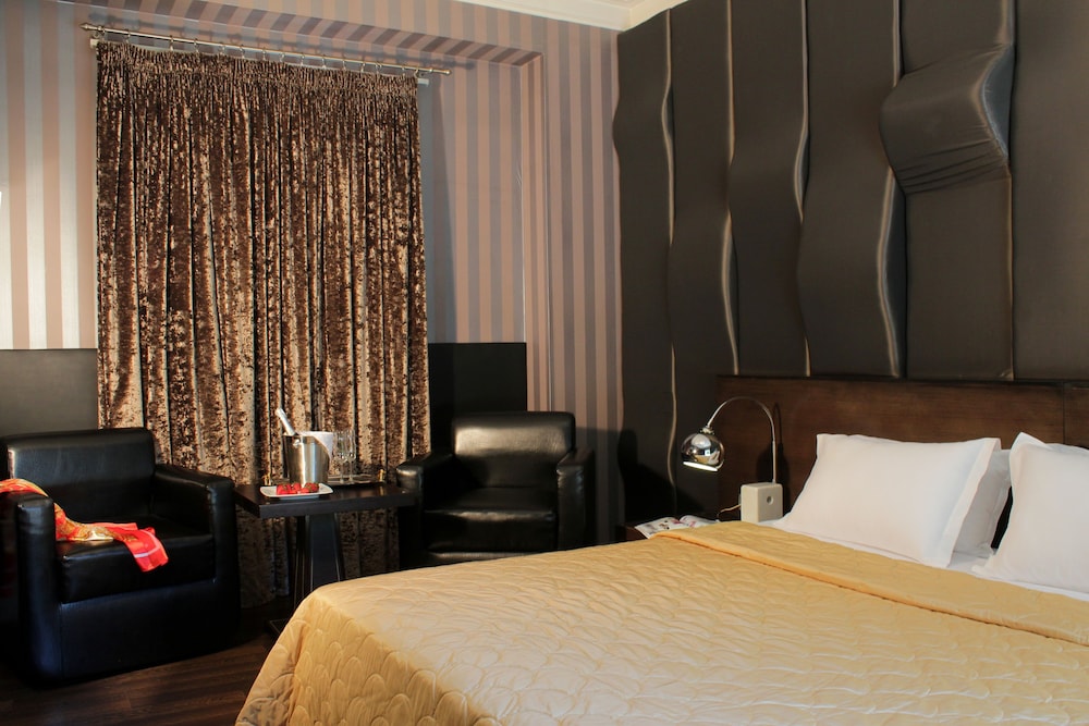 Family Room - Photo 4