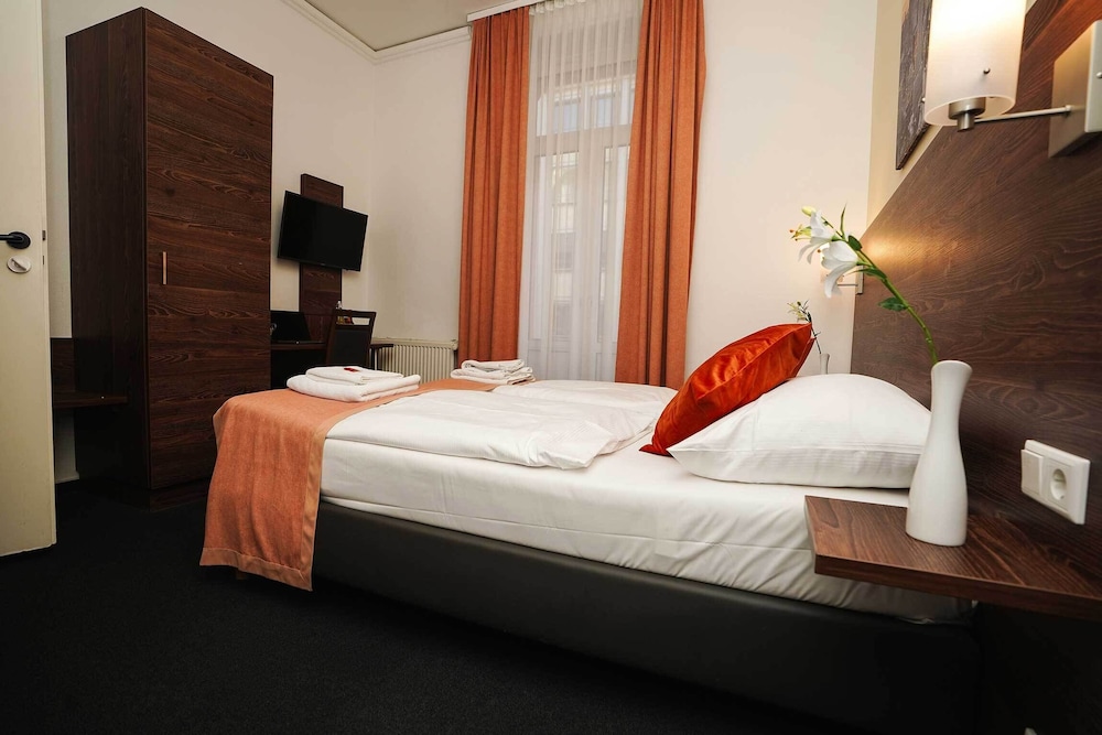 Double Room - Photo 15