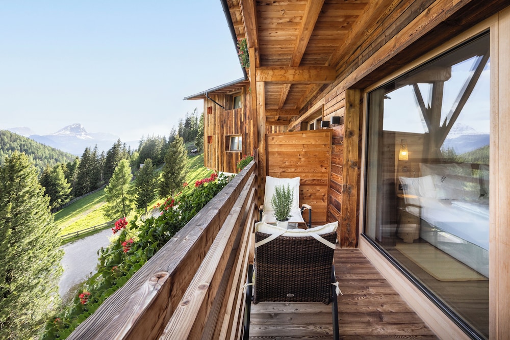 Panoramic Double Room, 1 Bedroom, Balcony, Mountain View photo 2