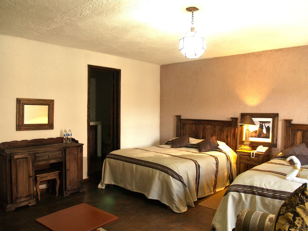 Standard Double Room, 2 Queen Beds, Private Bathroom photo 1