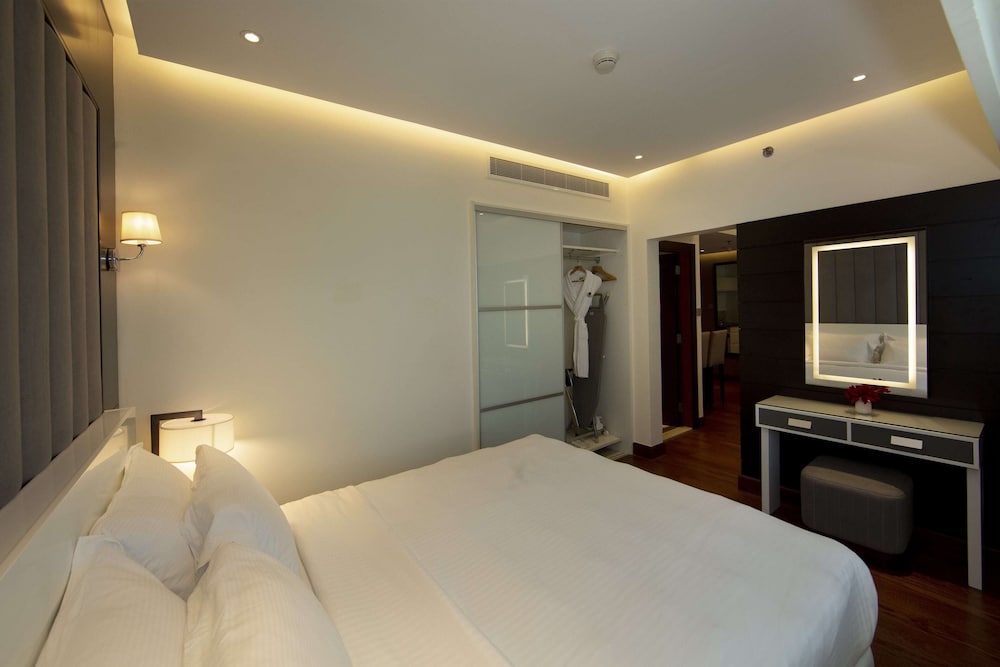 Deluxe Studio Suite photo 2