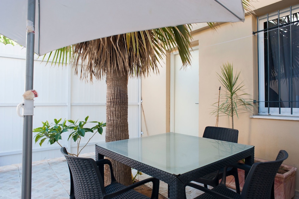 Studio, Kitchenette, Garden Area photo 1