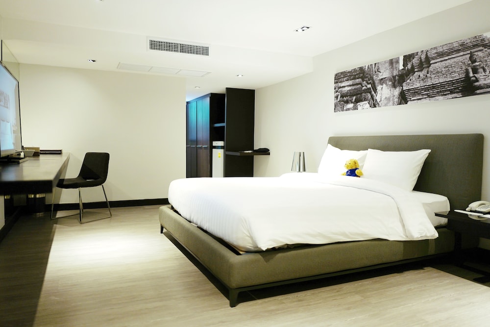 XL Single Suite with Jacuzzi photo 3