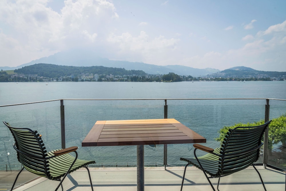 Classic Twin Room, Balcony, Lake View - Photo 11