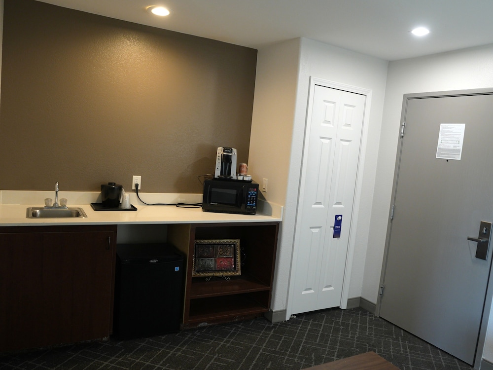 Suite, 1 King Bed with Sofa bed, Non Smoking - Photo 6
