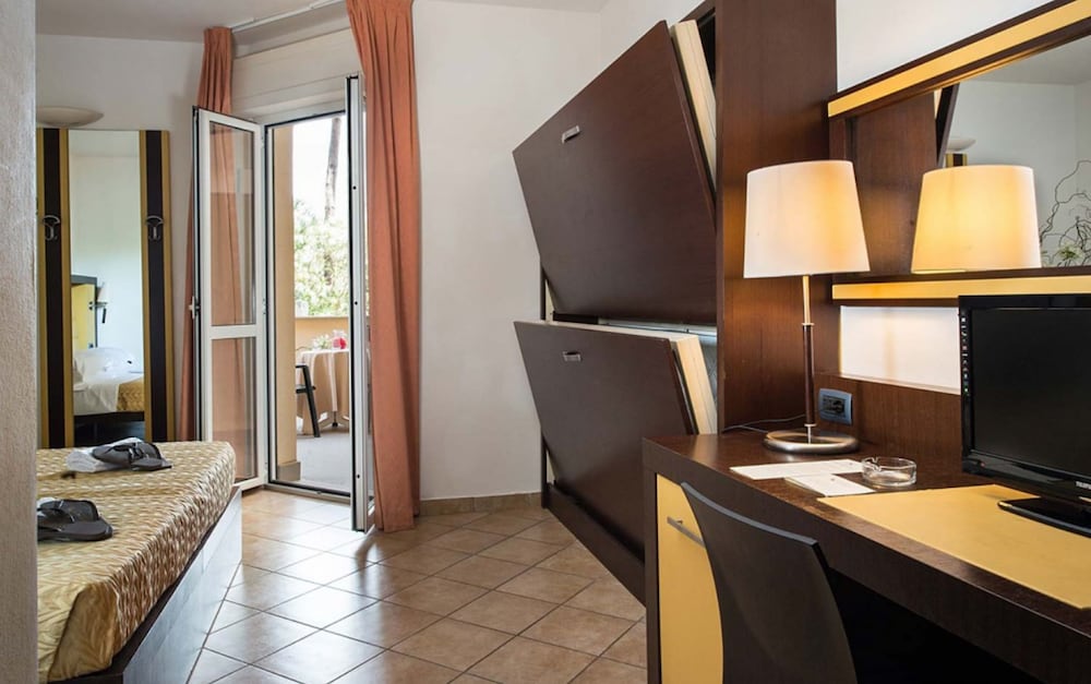Comfort Quadruple Room, Balcony